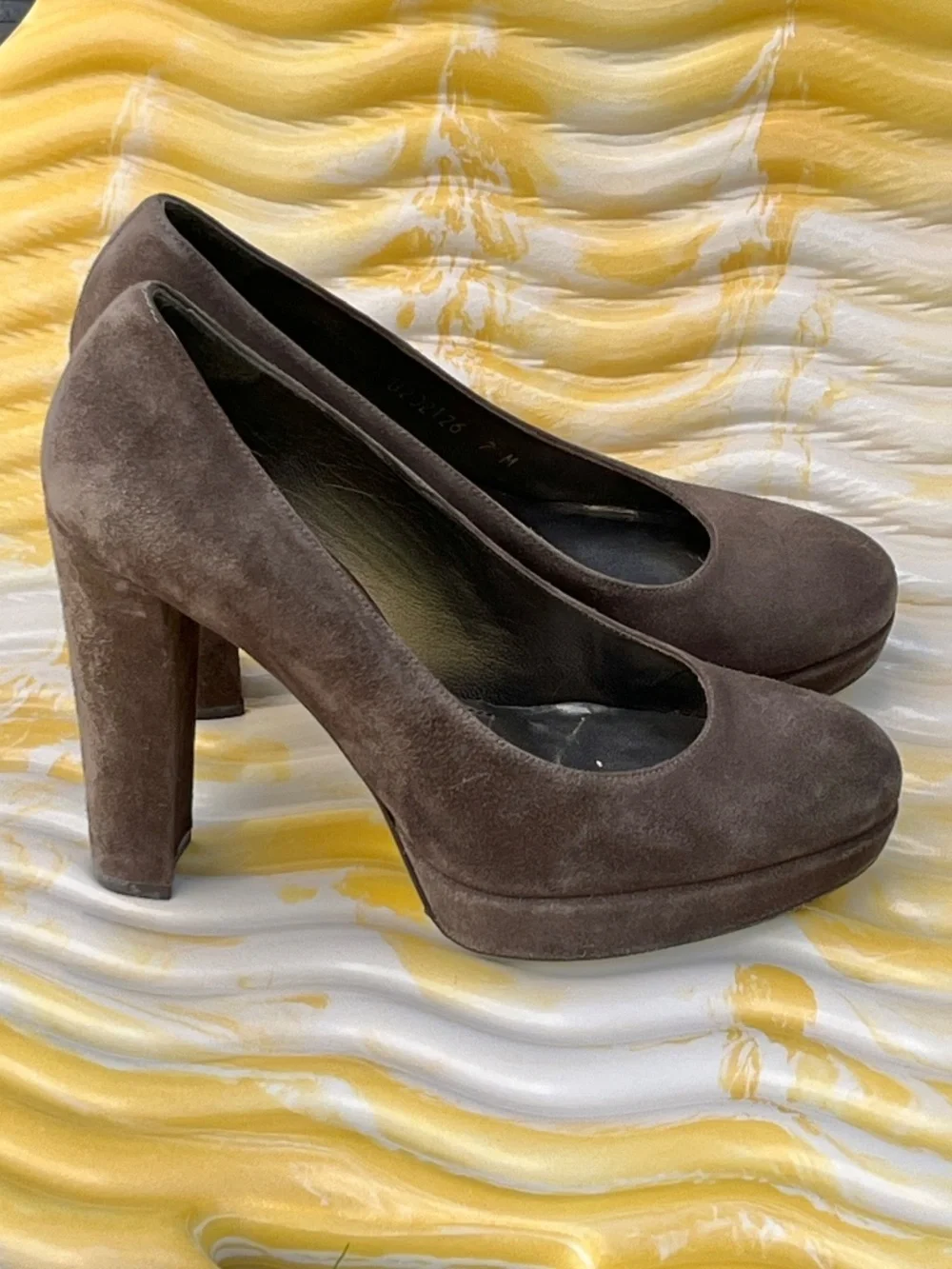 Stuart Weitzman Strongswoon Londra Suede Platform Pumps Size 7 Brown Block Heels